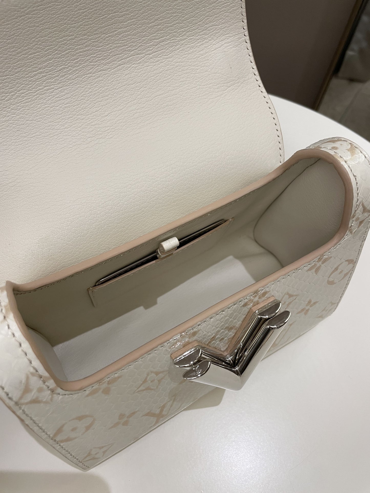 Louis Vuitton Twist Bag Creme / Beige Python