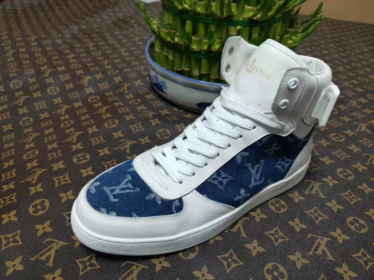 The Bags Vibe - Louis Vuitton Rivoli White Blue Sneaker