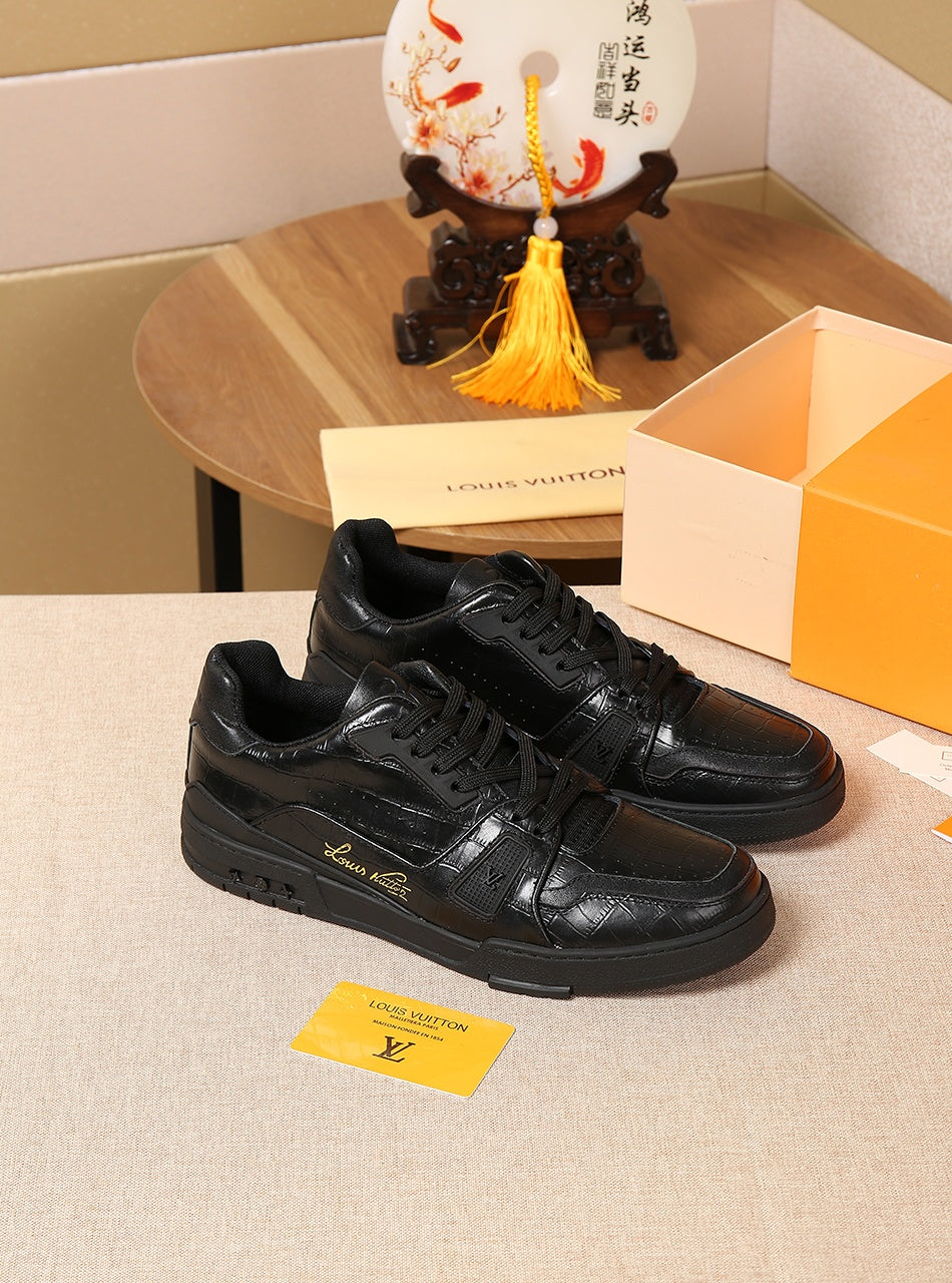 The Bags Vibe - Louis Vuitton Traners Vert Black Sneaker