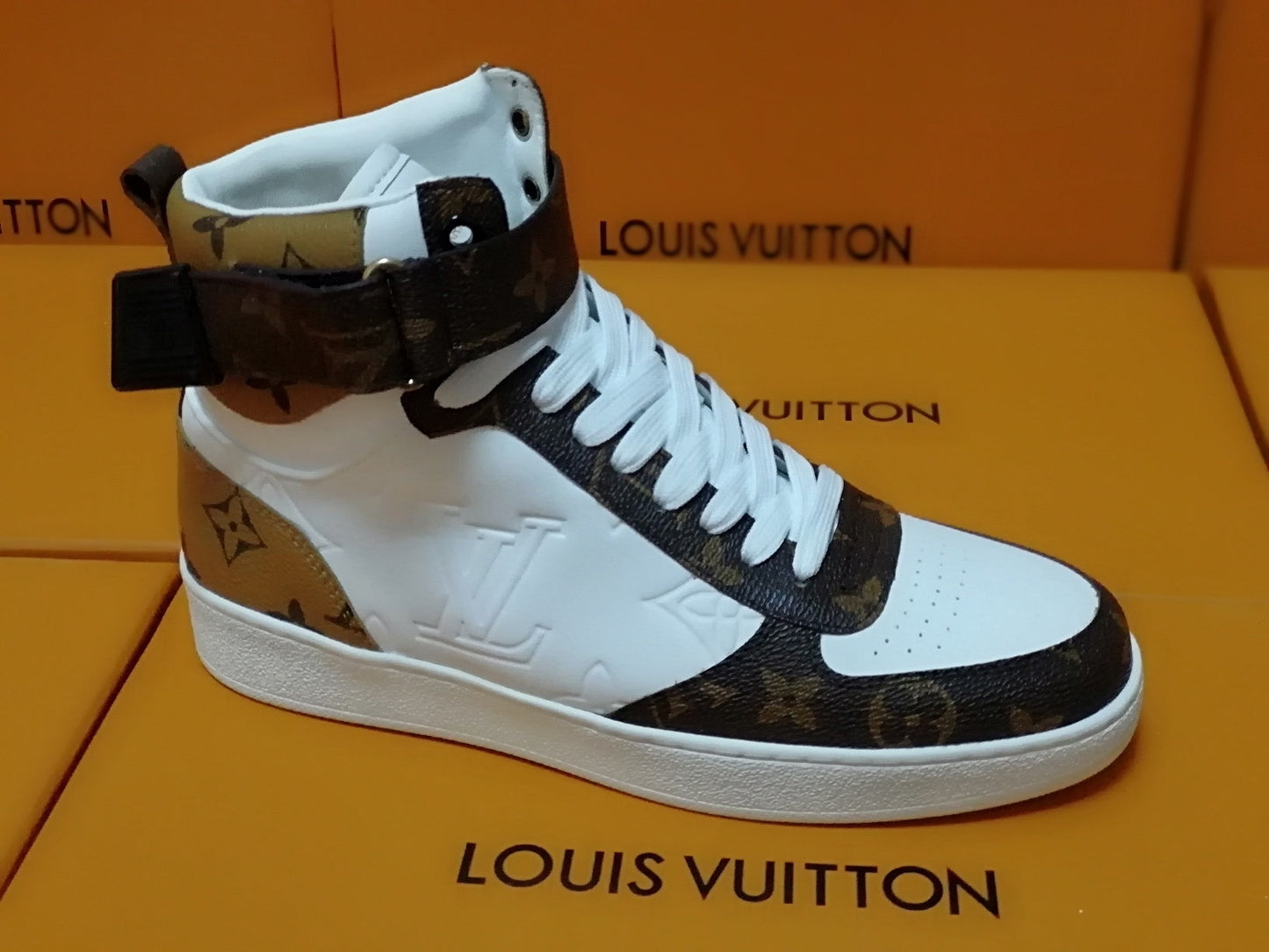 The Bags Vibe - Louis Vuitton Rivoli White Brown Sneaker