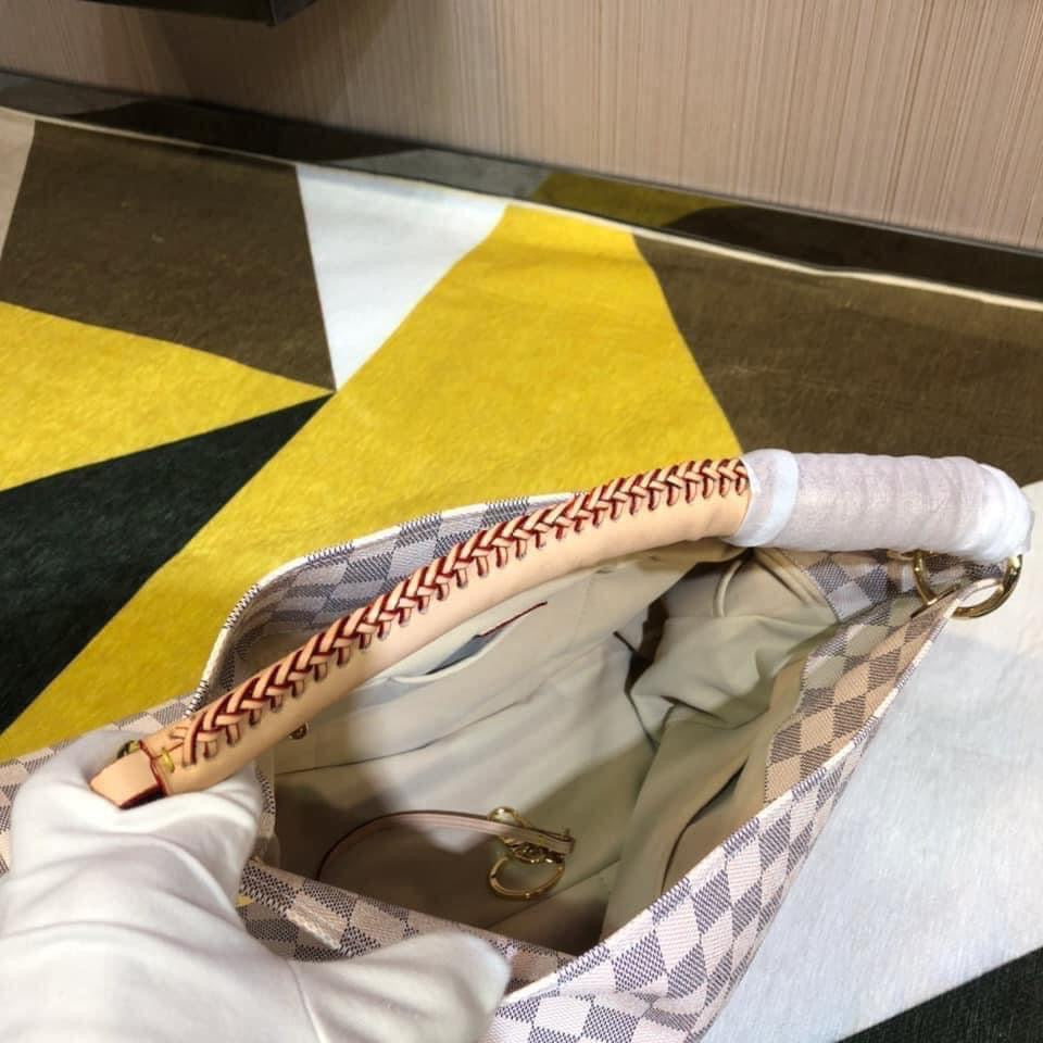 Louis Vuitton Artsy MM bag