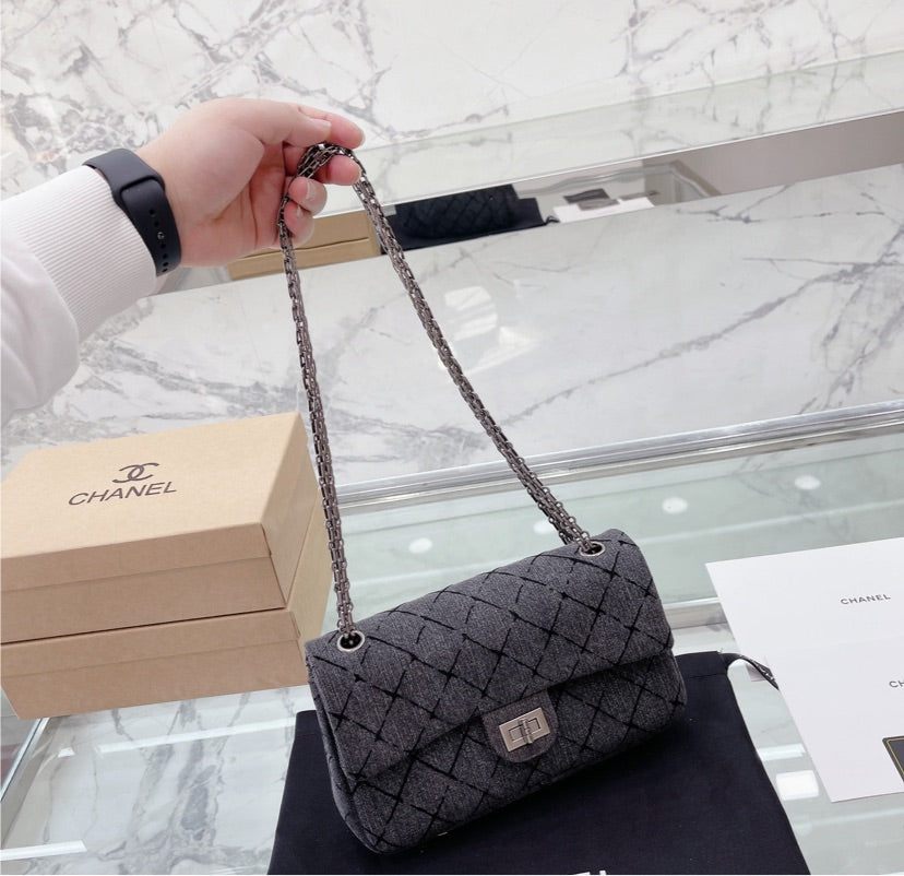 Woman Chanel shoulder handbag