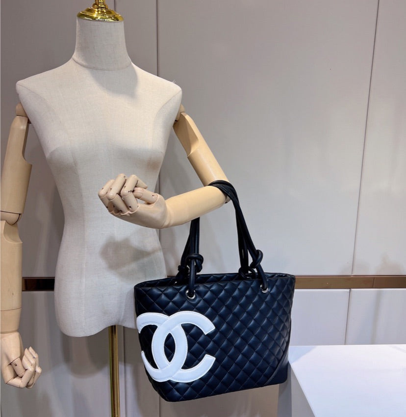 New Chanel woman handbag