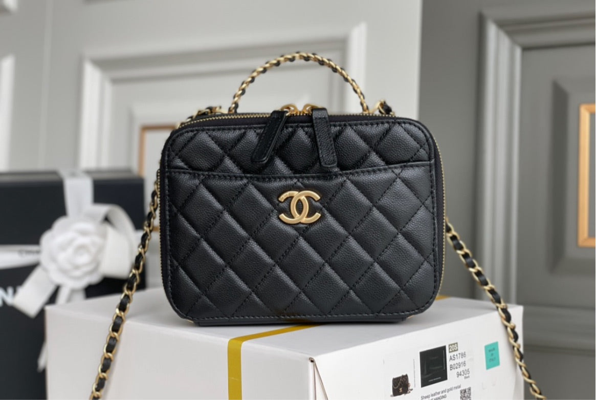 New woman Chanel bag