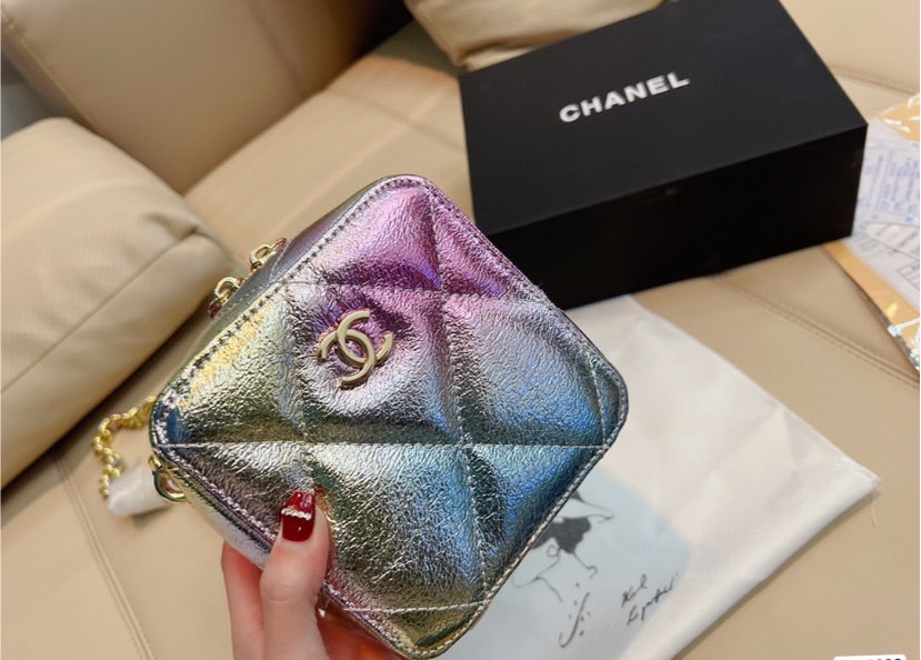 Small Chanel woman crossbody handbag