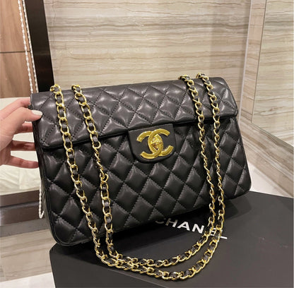 New woman shoulder Chanel