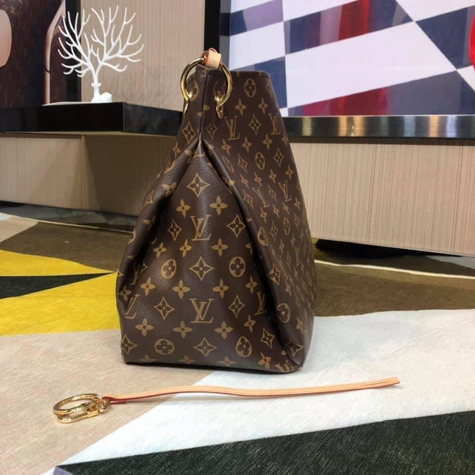 Louis Vuitton Artsy MM bag