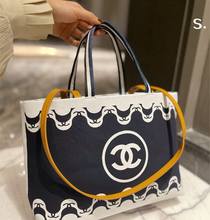 New Chanel woman Shoulder handbag