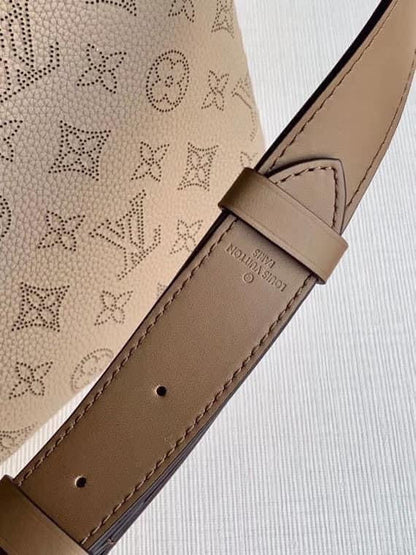 Louis Vuitton Beaubourg Hobo Bag