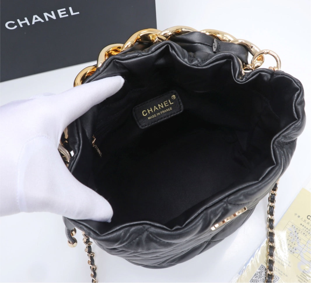 New Chanel woman Shoulder handbag