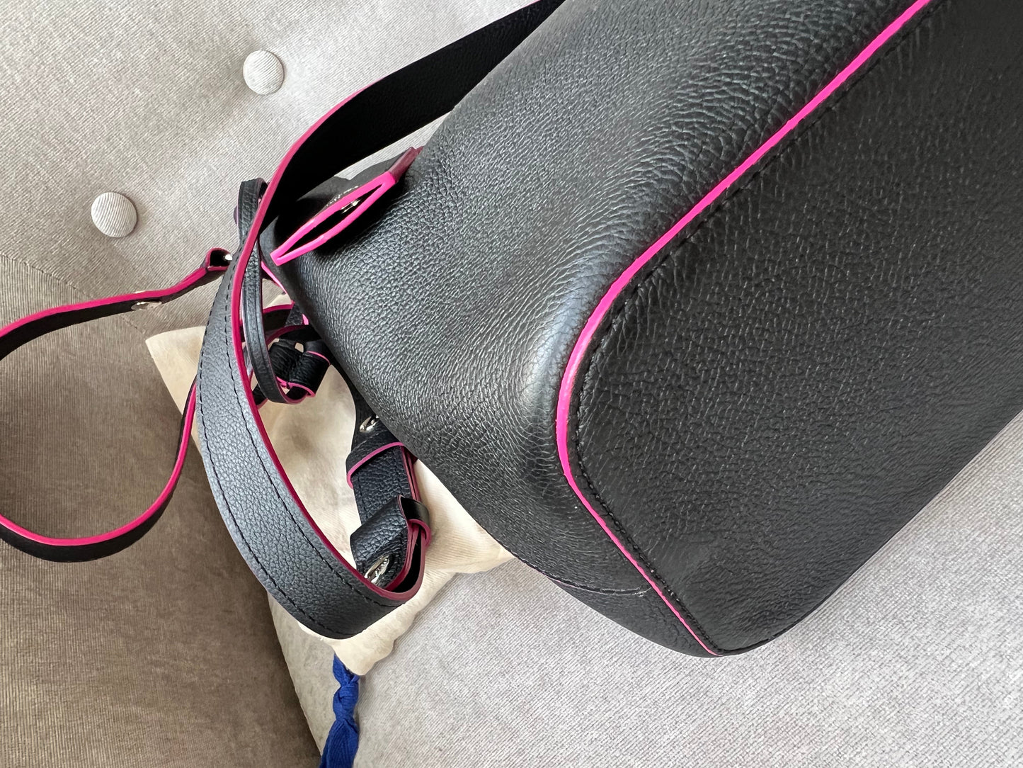 Louis Vuitton Lockme Bucket Bag in Black and Pink (RRP £2050)