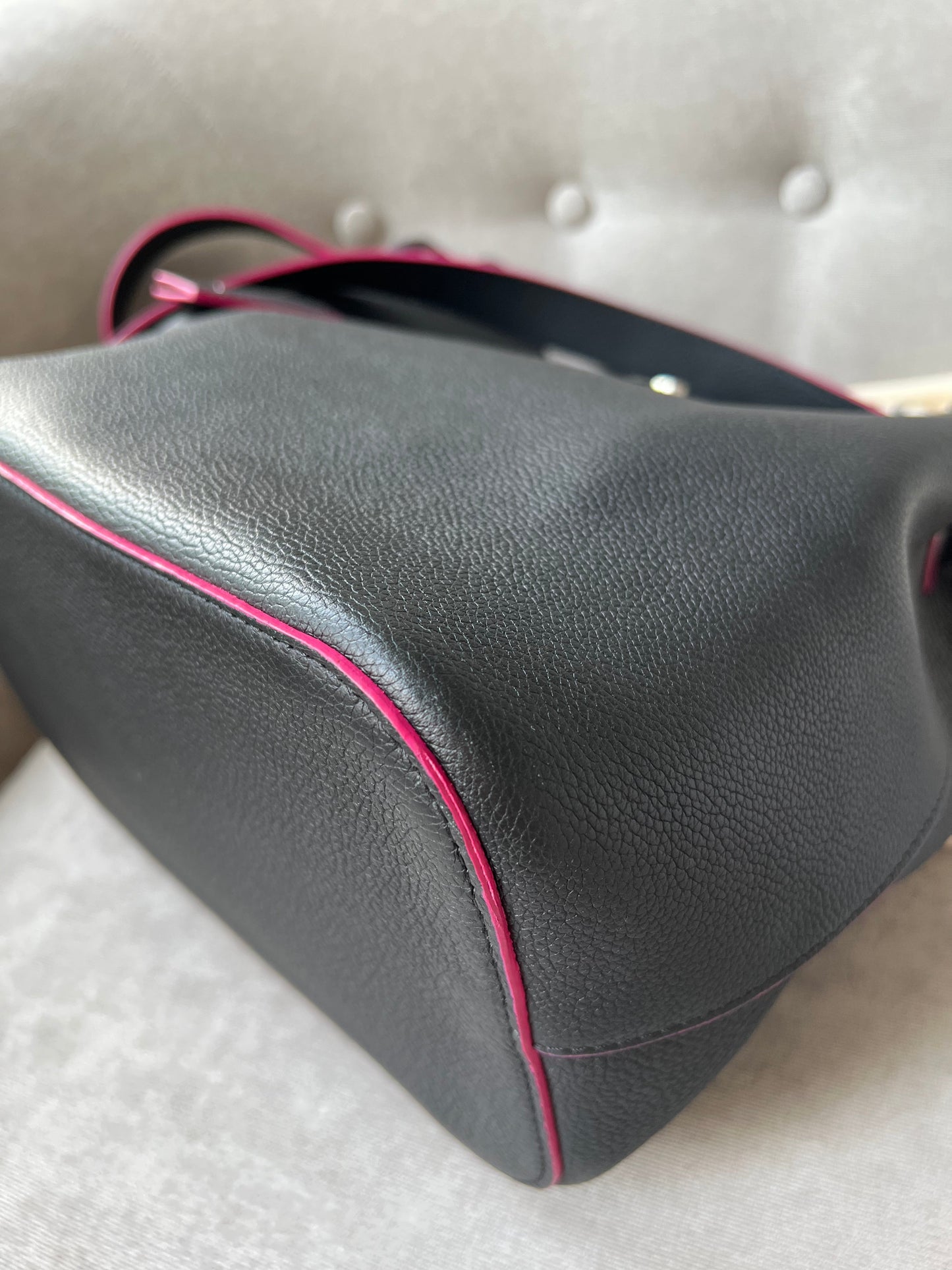 Louis Vuitton Lockme Bucket Bag in Black and Pink (RRP £2050)