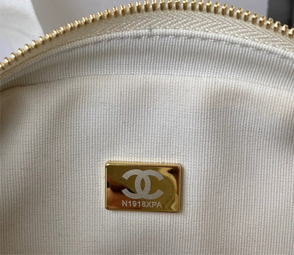 New leather Chanel woman handbag