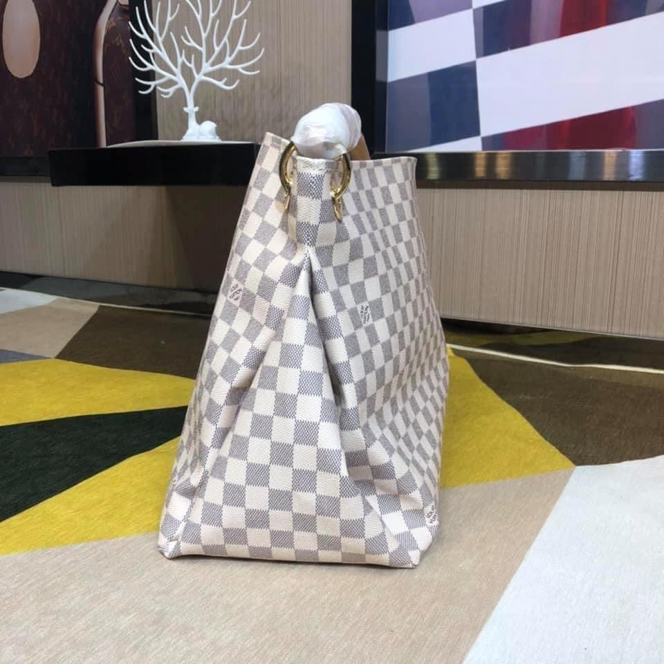 Louis Vuitton Artsy MM bag