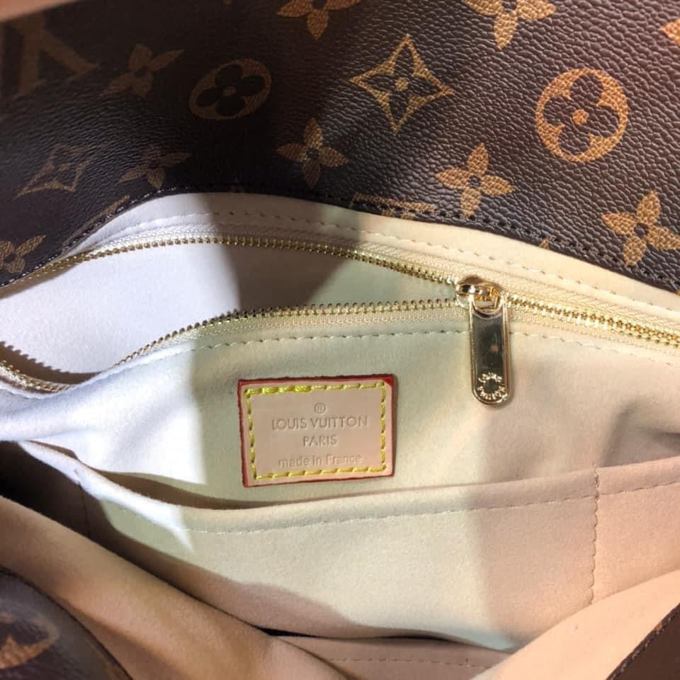 Louis Vuitton Artsy MM bag