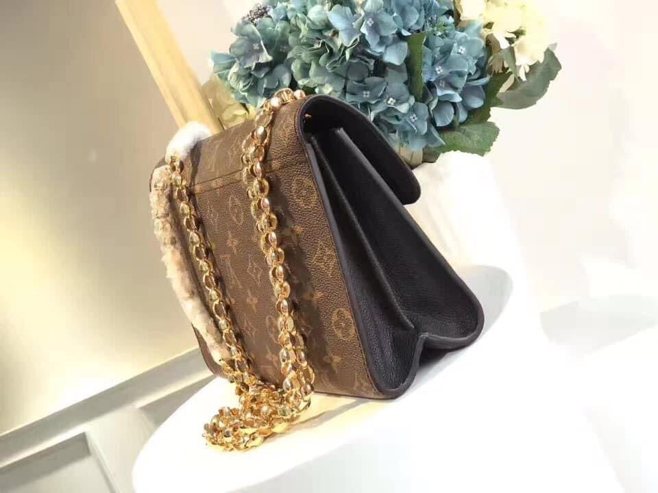 Louis Vuitton victorie handbag