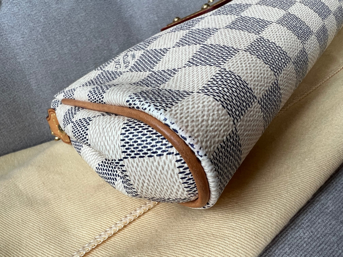 Louis Vuitton Eva Clutch Damier Azur