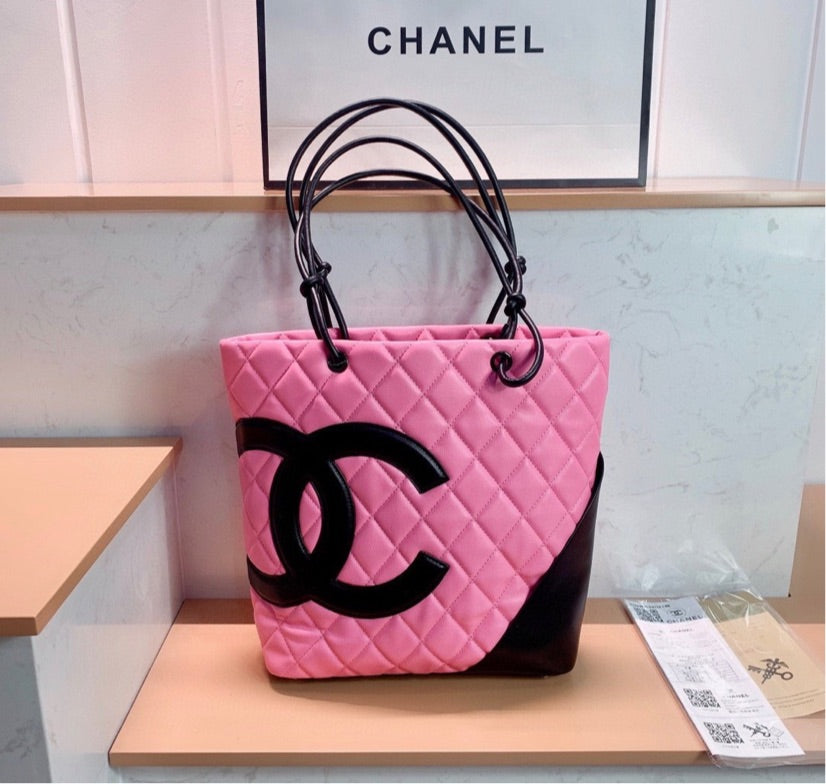 New Chanel woman shoulder bag