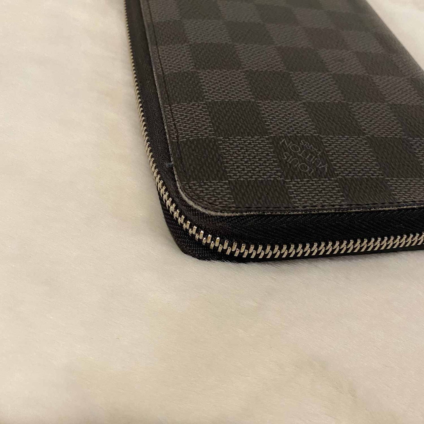 Louis Vuitton Damier Graphite Zippy Organiser