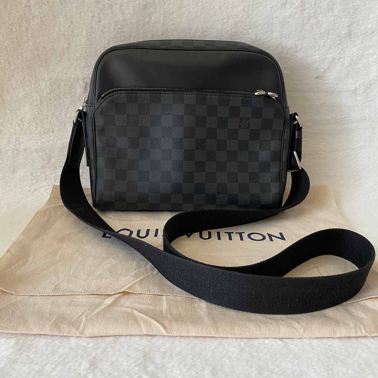 Louis Vuitton Damier Graphite Dayton Reporter