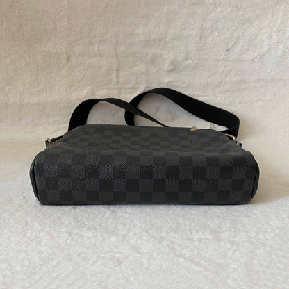 Louis Vuitton Damier Graphite Dayton Reporter